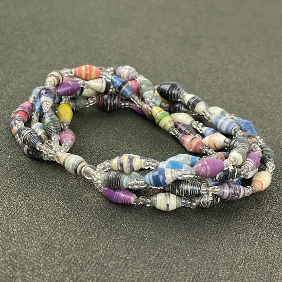 Handmade multicolored paper beaded stretchy bracelet - Picture 5 of 7